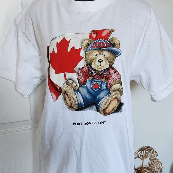 Vintage teddy bear 90s tourist tshirt 🇨🇦 Canada - Picture 2 of 6